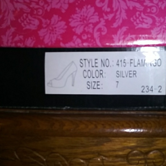 Sliver high heels - Picture 3 of 3